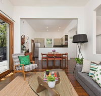 Historic 1890s House With Terraced Backyard Deck - Accommodation Coffs Harbour