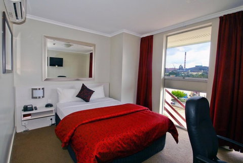 Isa Hotel - Accommodation Coffs Harbour 1