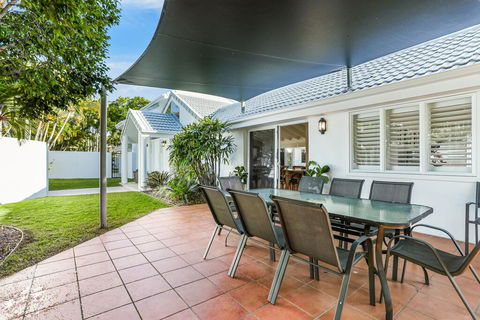 Island Living In The Heart Of Noosa - Accommodation Coffs Harbour 1