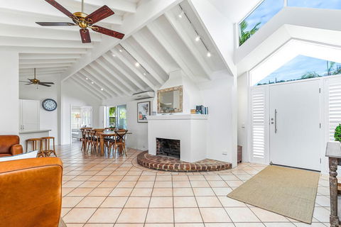 Island Living In The Heart Of Noosa - Accommodation Coffs Harbour 2