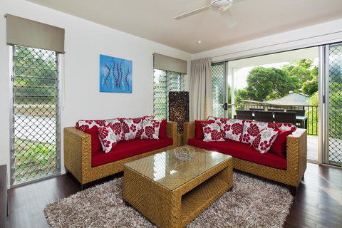 Island Villas & Apartments - Accommodation Coffs Harbour 2
