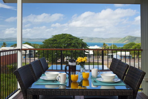 Island Villas & Apartments - Accommodation Coffs Harbour 0
