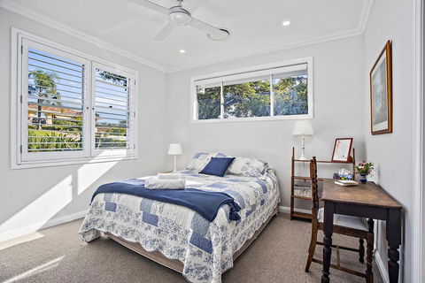 Jetty Splendour Guest Bedroom With Bathroom En-suite B'nB - Accommodation Coffs Harbour 0
