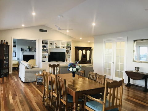 Jetty Splendour Guest Bedroom With Bathroom En-suite B'nB - Accommodation Coffs Harbour 2
