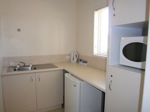 Kellys Motel Oakey - Accommodation Coffs Harbour 2