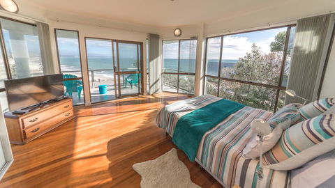 King Of North Bay - 103 Gold Coast Drive - Accommodation Coffs Harbour 1