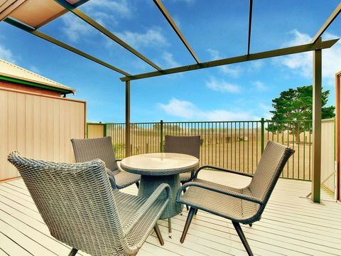 King Retreat Estate - You Can Honestly Walk To Bimbadgen And Hope Estate Concerts - Accommodation Coffs Harbour 1