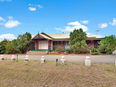 King Retreat Estate - You Can Honestly Walk To Bimbadgen And Hope Estate Concerts - Accommodation Coffs Harbour 0
