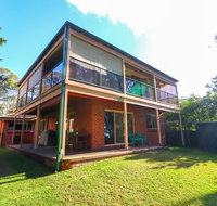 Kingfisher LakeHouse - Accommodation Coffs Harbour