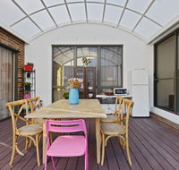 KOZYGURU Belrose Modern Designer 2 Bed  FREE Parking - Accommodation Coffs Harbour