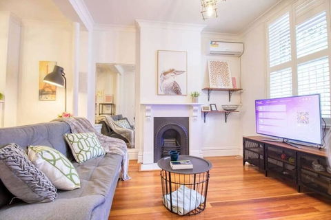 KOZYGURU Surry Hill 3 Bed Terrace Walk To Central Station - Accommodation Coffs Harbour 2