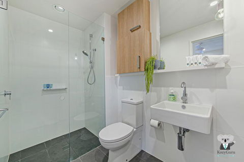 KOZYGURU WOLLI CREEK KOZY 1 BED APT SYDNEY AIRPORT & SYDNEY CBD NWC020 - Accommodation Coffs Harbour 2