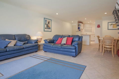 Kristie Court, 2/7 Weatherly Close - Accommodation Coffs Harbour 2