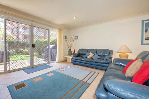 Kristie Court, 2/7 Weatherly Close - Accommodation Coffs Harbour 0