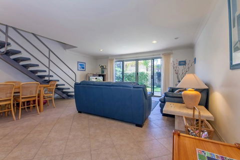 Kristie Court, 2/7 Weatherly Close - Accommodation Coffs Harbour 1