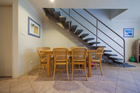 Kristie Court, 2/7 Weatherly Close - Accommodation Coffs Harbour 3