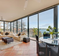 Kylakin - Derwent River Waterfront Views Tennis Court Foxtel - Accommodation Coffs Harbour
