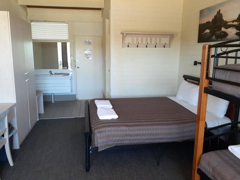 Lake Jindabyne Hotel - Accommodation Coffs Harbour 3