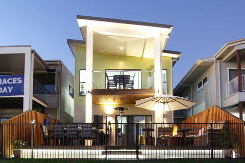 Lakeside Deck House - Accommodation Coffs Harbour 3