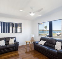 Lakeside Retreat - Accommodation Coffs Harbour