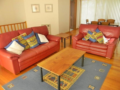 LAKESIDE2 - Accommodation Coffs Harbour 1