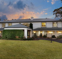 Luxury Bungalow - Accommodation Coffs Harbour