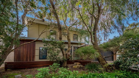 LUXURY BY THE SEA - CLOSE TO THE BEACH - Accommodation Coffs Harbour 0