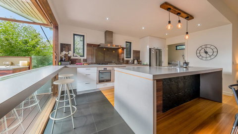 LUXURY BY THE SEA - CLOSE TO THE BEACH - Accommodation Coffs Harbour 3