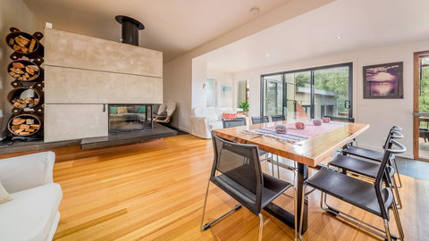 LUXURY BY THE SEA - CLOSE TO THE BEACH - Accommodation Coffs Harbour 2