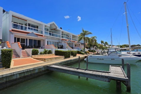 Luxury Canal Vista - Accommodation Coffs Harbour 0