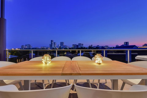 Luxury Darwin City Lights Jacuzzi Central Location Large House New Furnishings - Accommodation Coffs Harbour 1