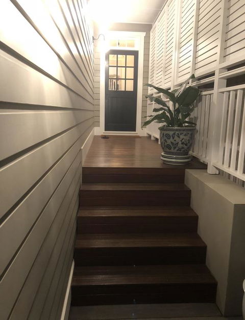 Luxury Hamptons Beachside Home In Dicky Beach - Accommodation Coffs Harbour 3