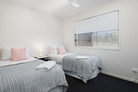 Luxury Home Close To Sleemans, QE2 Hospital & Griffith Uni - Accommodation Coffs Harbour 3