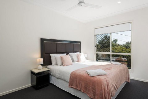 Luxury Home Close To Sleemans, QE2 Hospital & Griffith Uni - Accommodation Coffs Harbour 2