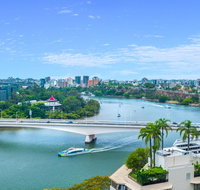 Luxury River City Views with Pool Gym Cafe WiFi Hospital - Accommodation Coffs Harbour