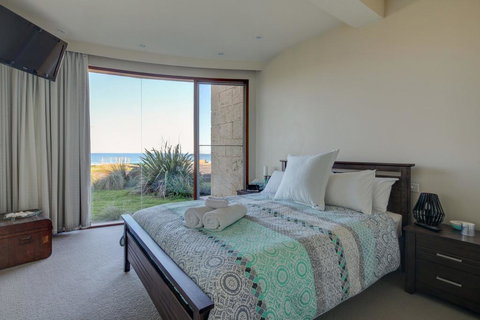 Malahide - Accommodation Coffs Harbour 2