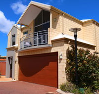 MANDURAH on the TERRACE - Accommodation Coffs Harbour