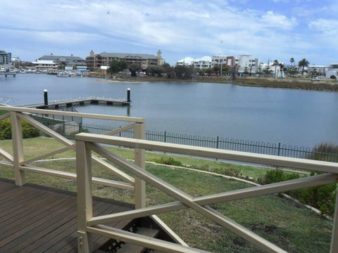 Mandurah Overlooking The Marina - Accommodation Coffs Harbour 2