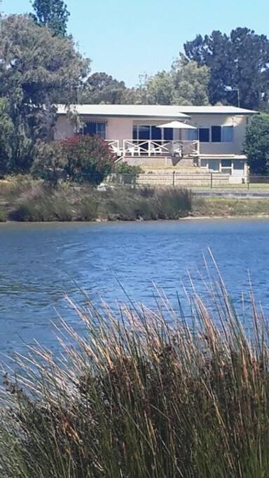 Mandurah Overlooking The Marina - Accommodation Coffs Harbour 3