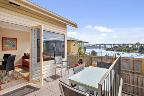 Manfield City Waterfront View Cottage - Accommodation Coffs Harbour 1
