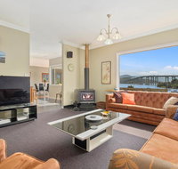 Manfield City Waterfront View Cottage - Accommodation Coffs Harbour