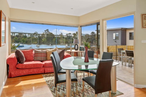 Manfield City Waterfront View Cottage - Accommodation Coffs Harbour 3