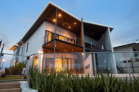 Marina Views Townhouse - Accommodation Coffs Harbour 0
