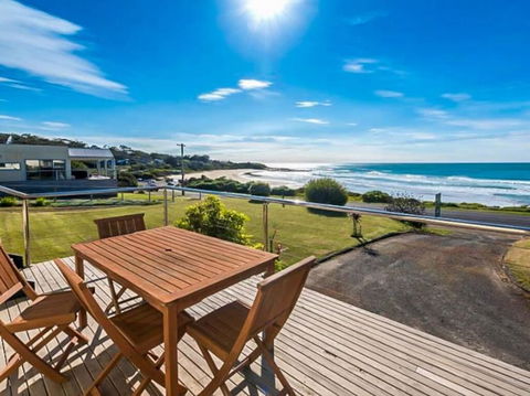 MAVI BEACH HOUSE - Beachfront, Wifi, Views - Accommodation Coffs Harbour 0