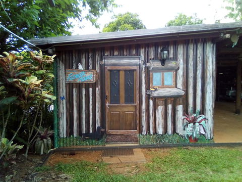 Mena Creek Flower House - Accommodation Coffs Harbour 1