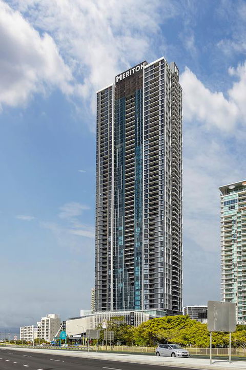 Meriton Suites Southport - Accommodation Coffs Harbour 3