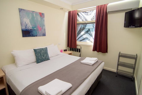 Miami Hotel Melbourne - Accommodation Coffs Harbour 1