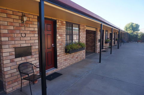 Miles Outback Motel - Accommodation Coffs Harbour 2