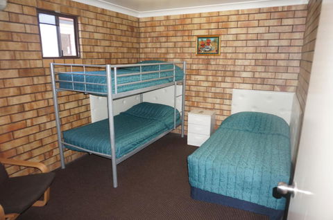 Miles Outback Motel - Accommodation Coffs Harbour 1