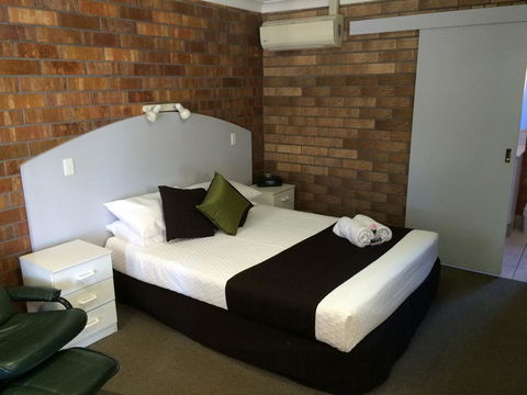 Miles Outback Motel - Accommodation Coffs Harbour 0